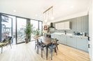 Properties to let in Brent Way - TW8 8GR view3