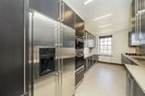 Properties to let in Grosvenor Square - W1K 2HS view10