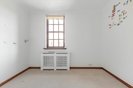 Properties let in Queens Reach - KT8 9DE view6