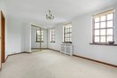 Properties let in Queens Reach - KT8 9DE view4