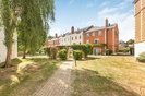 Properties let in Queens Reach - KT8 9DE view7