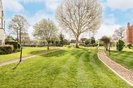 Properties let in Queens Reach - KT8 9DE view8