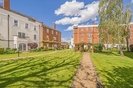 Properties let in Queens Reach - KT8 9DE view7