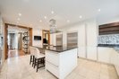 Properties to let in The Bishops Avenue - N2 0AP view4