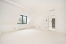 Properties to let in White Orchards - N20 8AQ view16