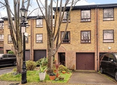 Properties for sale in Abinger Mews - W9 3SP view1