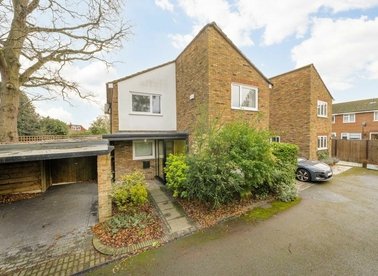 Properties for sale in Acacia Road - TW12 3DP view1