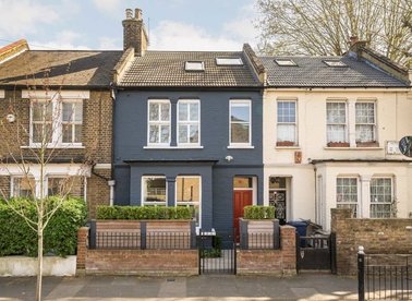 Properties for sale in Acton Lane - W3 8NR view1