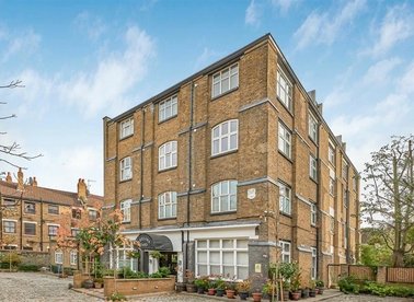 Properties for sale in Adelina Grove - E1 3BX view1