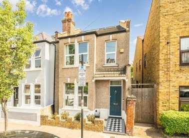 Properties for sale in Alston Road - SW17 0TP view1
