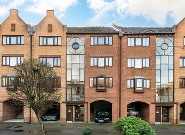 Properties for sale in Amsterdam Road - E14 3JB view1