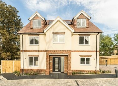 Properties for sale in Apple Tree Grove - SW16 4EF view1