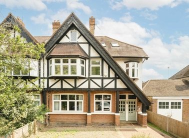 Properties for sale in Argyle Road - W13 8ER view1