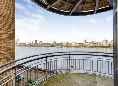 Properties for sale in Arnhem Place - E14 3SS view1