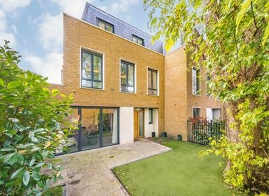 Properties for sale in Ashchurch Grove - W12 9BT view1