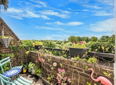 Properties for sale in Augustus Close - TW8 8PZ view1