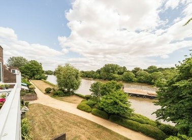 Properties for sale in Augustus Close - TW8 8QE view1