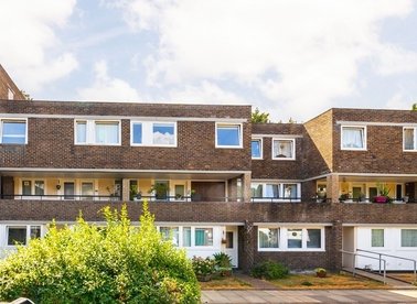 Properties for sale in Augustus Close - TW8 8QX view1