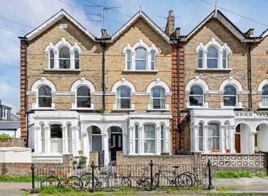 Properties for sale in Avenell Road - N5 1DN view1