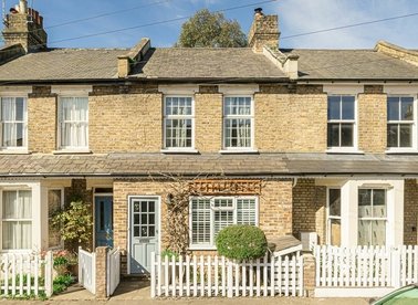 Properties for sale in Avenue Road - TW12 2BE view1