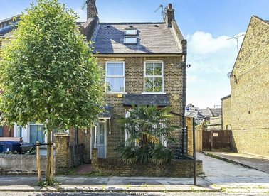 Properties for sale in Avenue Road - W3 8NH view1