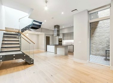 Properties for sale in Avery Walk - SW11 5FU view1