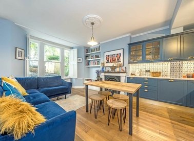 Properties for sale in Balfour Road - N5 2HB view1