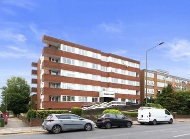 Properties for sale in Ballards Lane - N3 2NQ view1