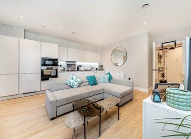 Properties for sale in Ballards Lane - N3 1LP view1