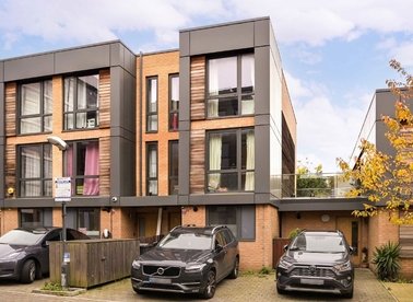 Properties for sale in Baltic Avenue - TW8 0LL view1