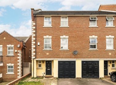 Properties for sale in Barlow Drive - SE18 4NE view1