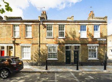 Properties for sale in Barnet Grove - E2 7BH view1