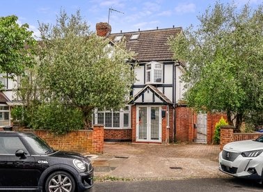 Properties for sale in Barnfield Avenue - KT2 5RG view1