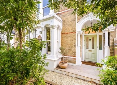 Properties for sale in Barry Road - SE22 0JP view1