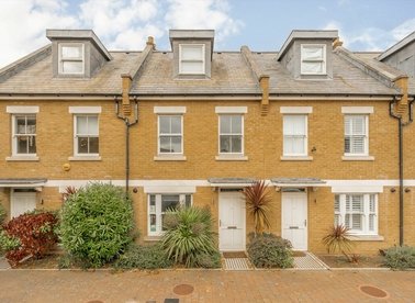 Properties for sale in Barton Mews - SW19 8LQ view1