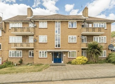 Properties for sale in Basing Way - N3 3BN view1