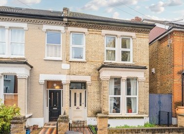 Properties for sale in Beaconsfield Road - TW1 3HX view1