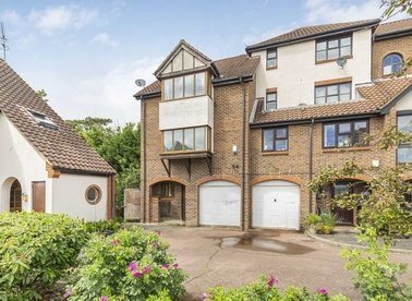 Properties for sale in Beaumont Place - TW7 7LB view1