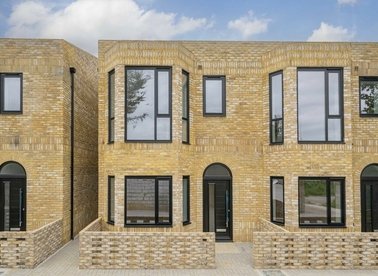 Properties for sale in Bedfont Lane - TW14 9SB view1