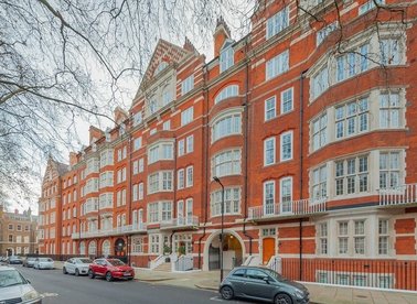 Properties for sale in Bedford Avenue - WC1B 3AD view1