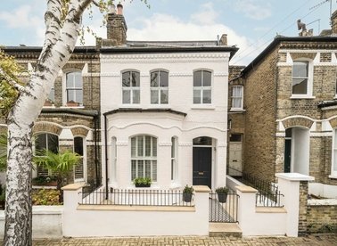 Properties for sale in Belleville Road - SW11 6QT view1