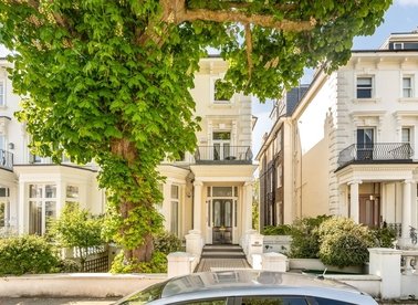 Properties for sale in Belsize Park Gardens - NW3 4JH view1