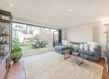 Properties for sale in Benthal Road - N16 7DA view1