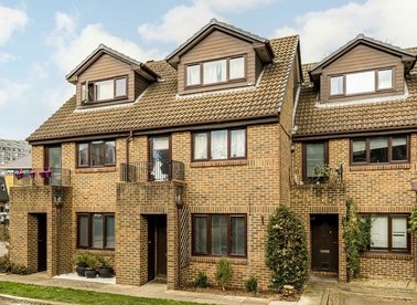 Properties for sale in Benwell Court - TW16 6RU view1