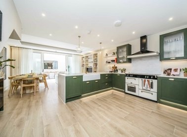 Properties for sale in Bicknell Way - SW17 0FD view1