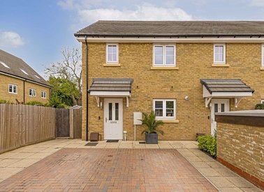 Properties for sale in Blacksmith Close - TW16 6BF view1