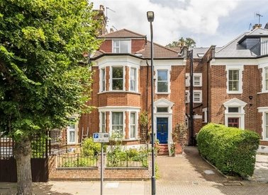 Properties for sale in Blenheim Gardens - NW2 4NP view1