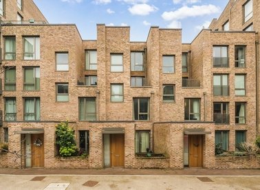 Properties for sale in Boaters Avenue - TW8 8FQ view1