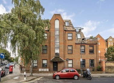 Properties for sale in Bolingbroke Road - W14 0AH view1