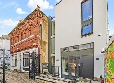 Properties for sale in Borough High Street - SE1 1XN view1